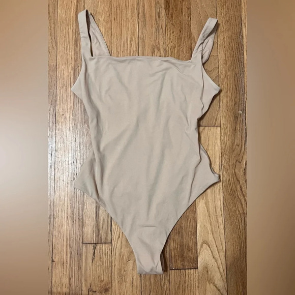 SKIMS FITS EVERYBODY SQUARE NECK BODYSUIT IN CLAY - Picture 5 of 7